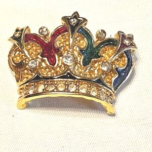 Pure Allure Vintage Style Crown Brooch with Multicolor Rhinestones, Gold Tone